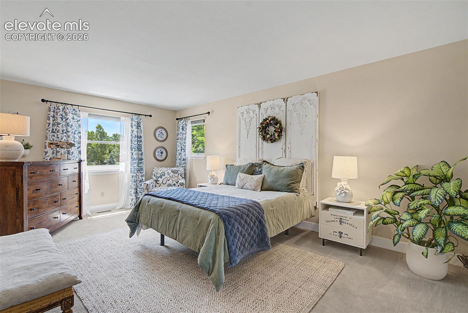 Listing photo 22 for 216 W Cheyenne Mountain Boulevard