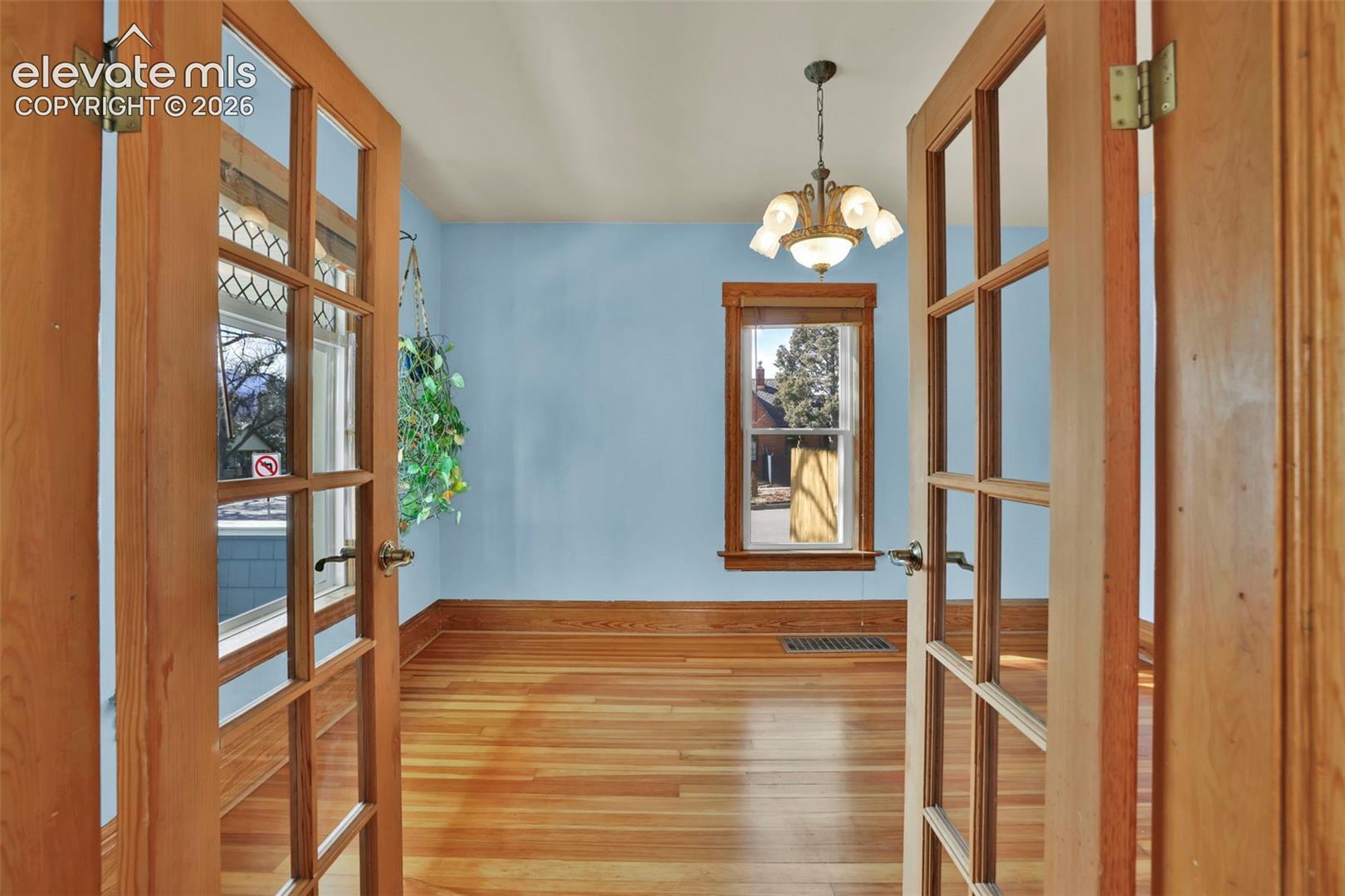 Listing photo 14 for 1302 E Platte Avenue