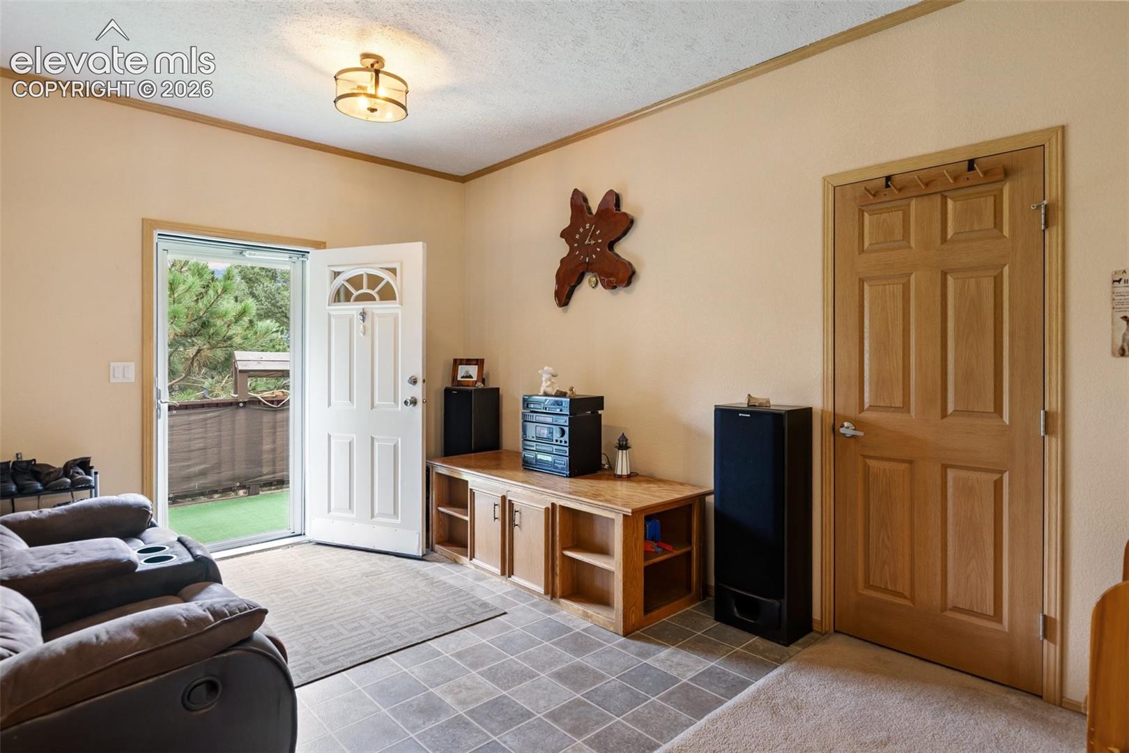 Listing photo 11 for 129 Kestrel Court