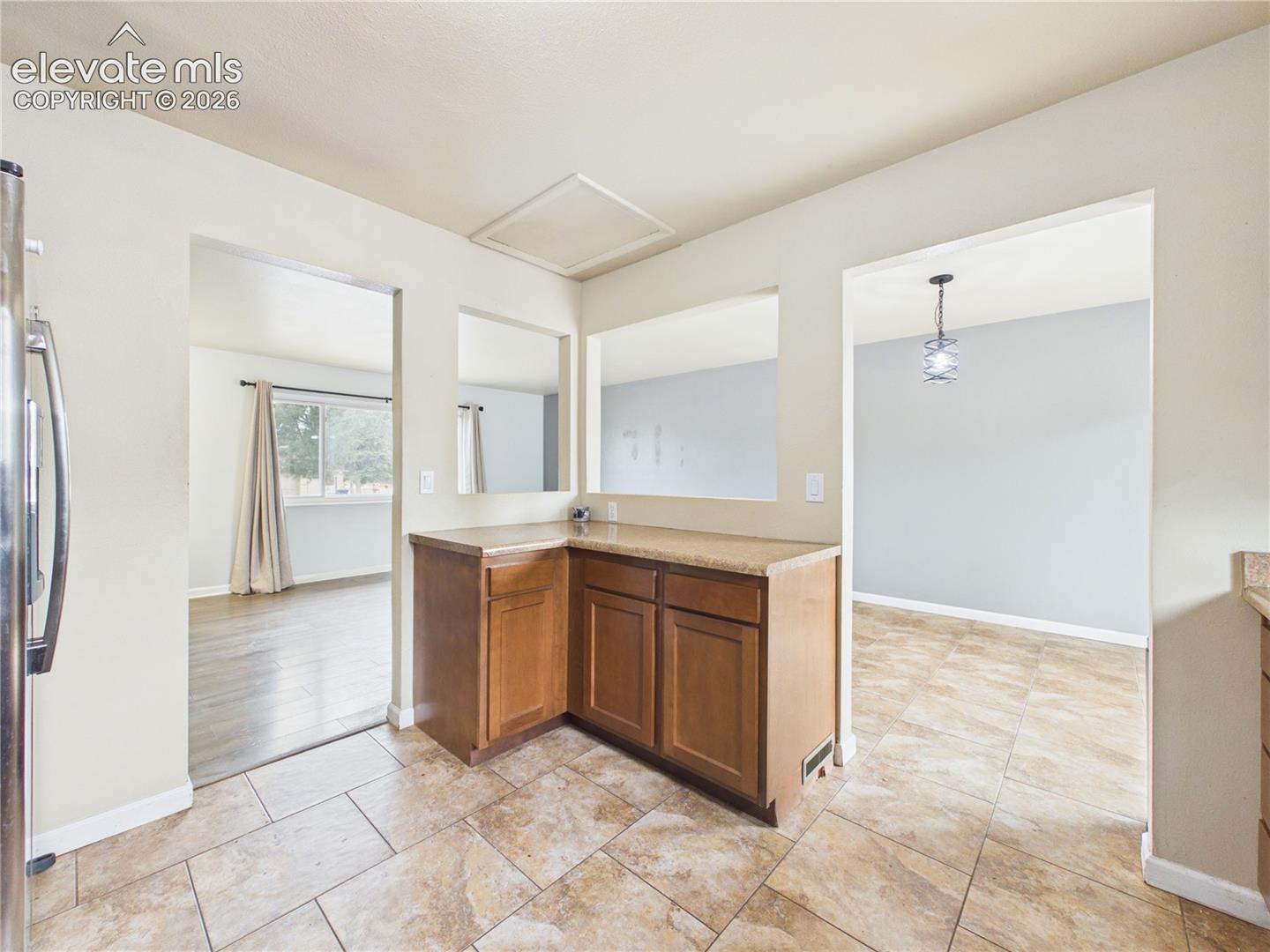 Listing photo 12 for 1945 Mineola Street