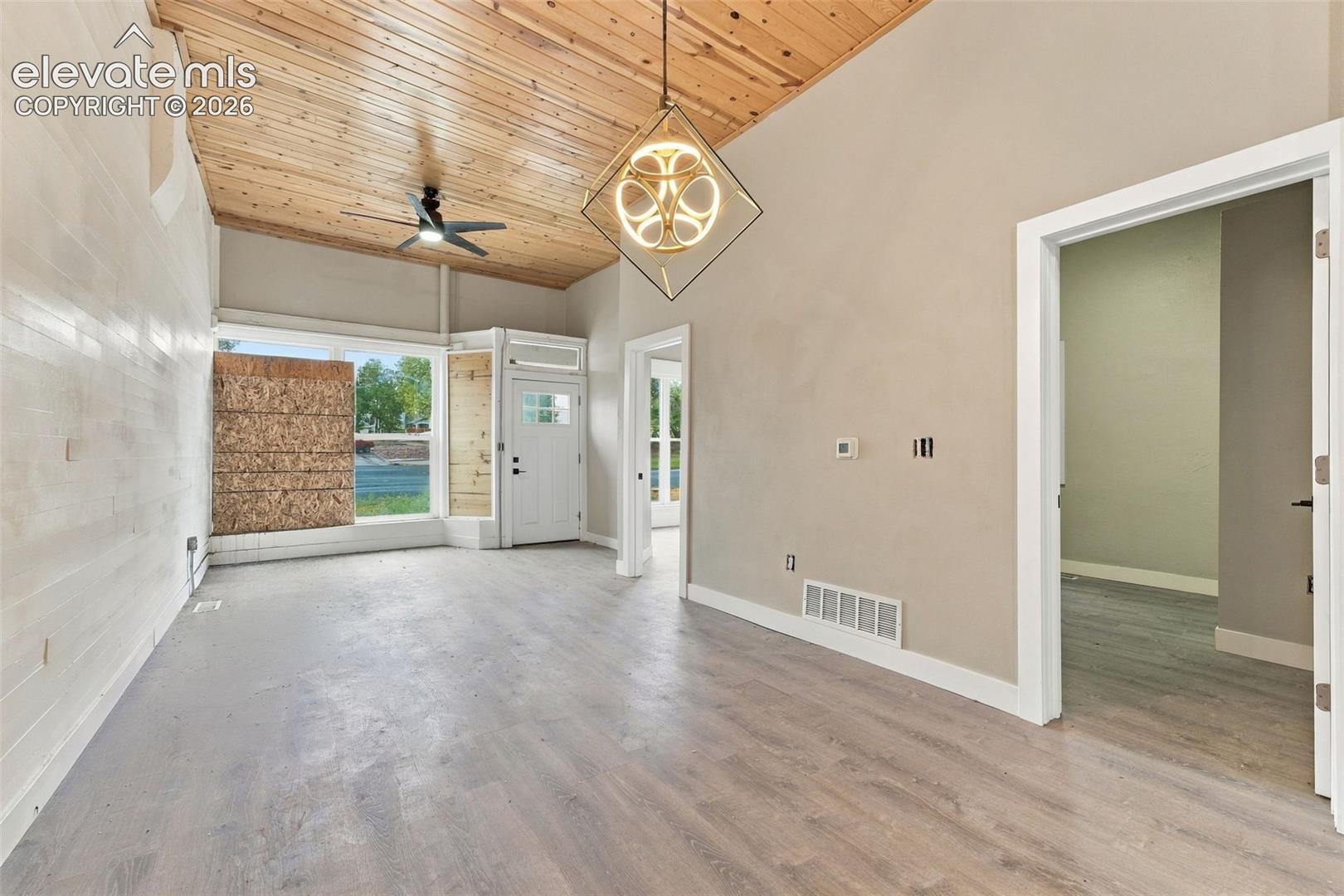 Listing photo 9 for 412 E St Vrain Street
