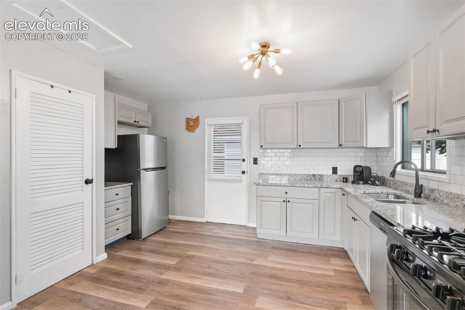 Listing photo 10 for 1138 Florence Avenue
