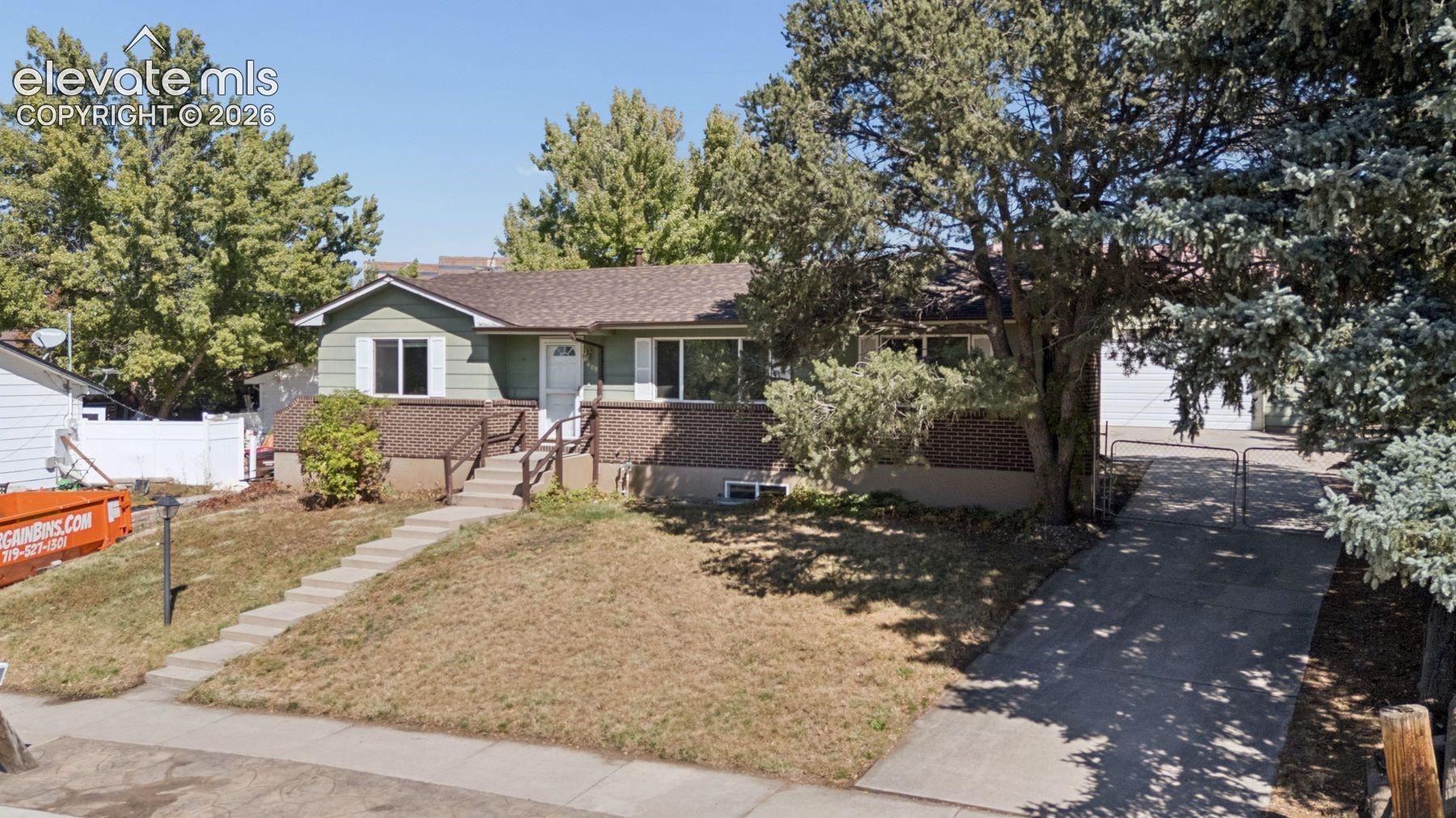 Listing photo 33 for 408 Elmwood Drive