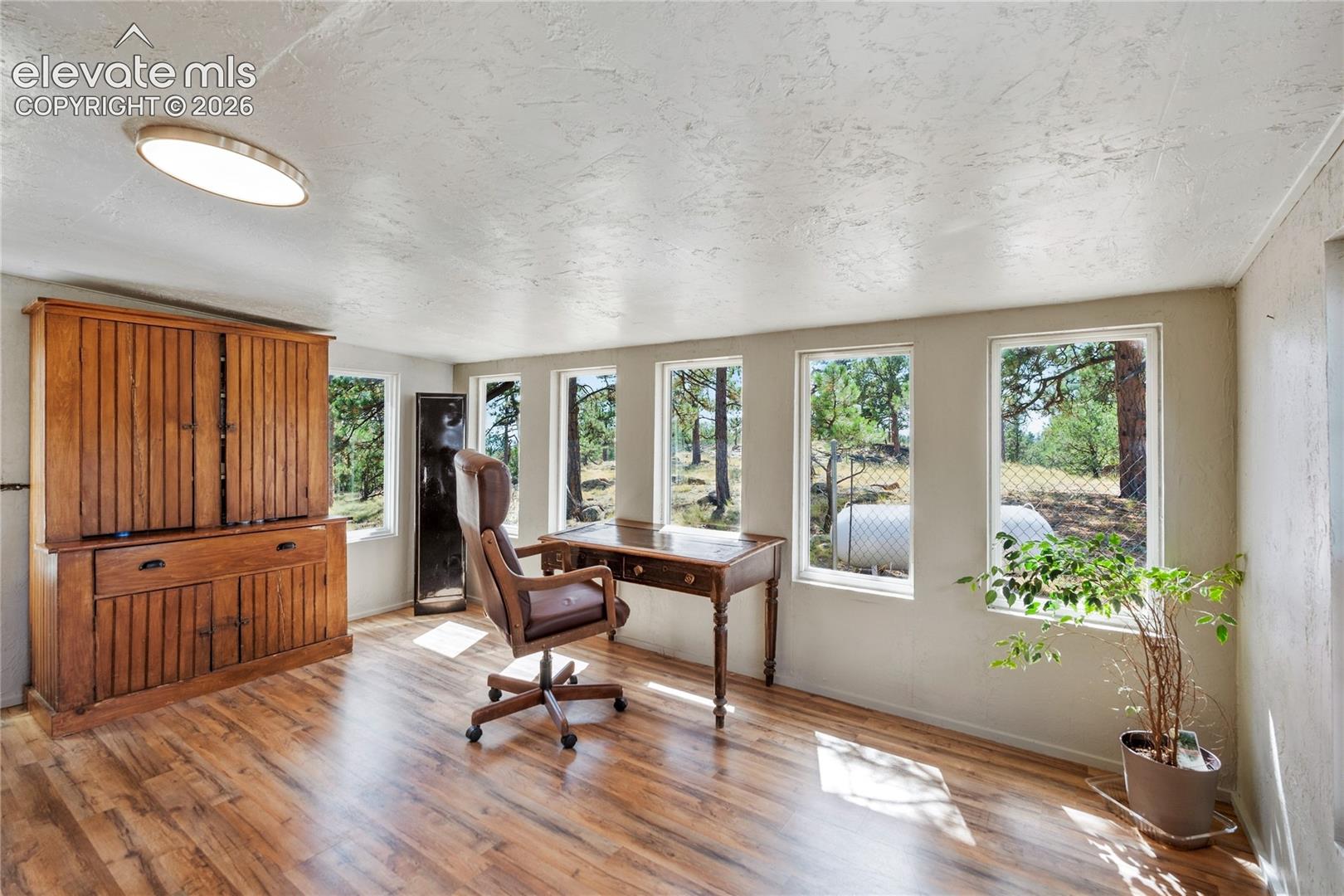 Listing photo 5 for 957 Arapahoe Drive