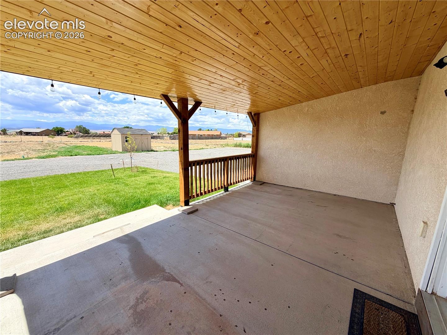 Listing photo 17 for 698 W McCulloch Boulevard