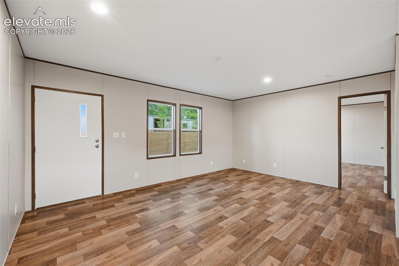 Listing photo 6 for 281 E Stewart Drive
