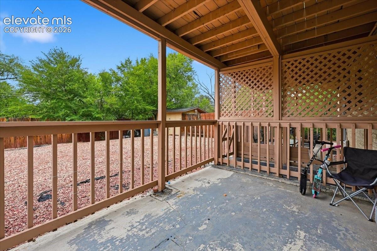 Listing photo 15 for 724-726 Pioneer Lane