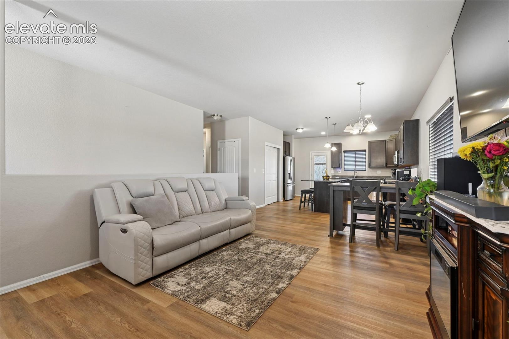 Listing photo 5 for 1114 E Laramie Avenue