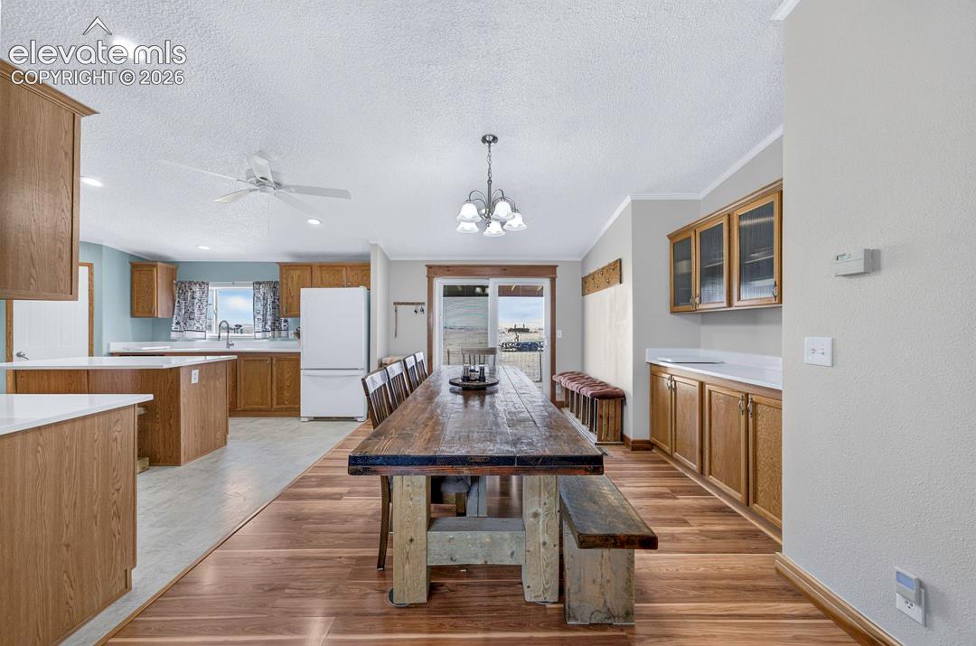 Listing photo 5 for 755 High Prairie Point