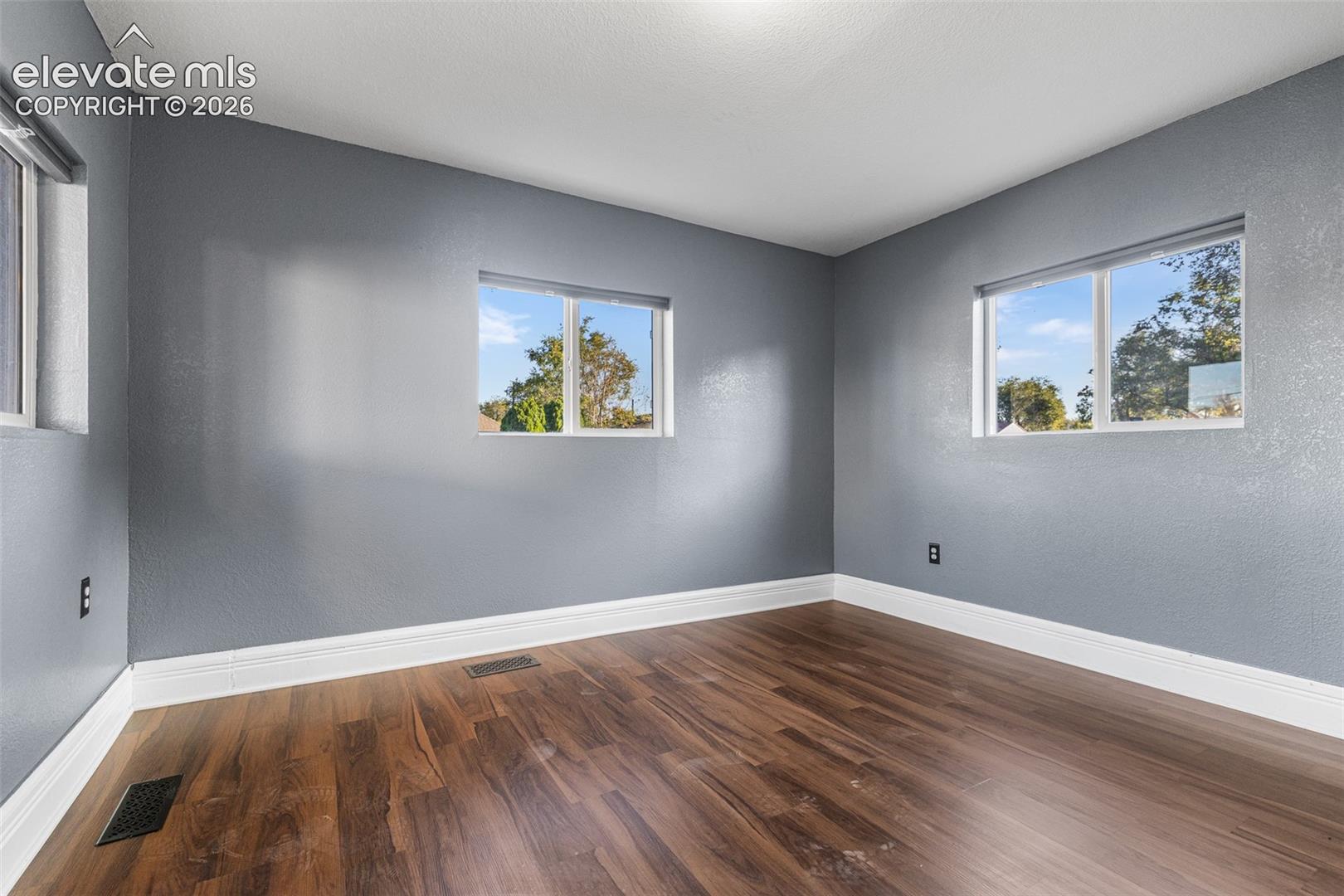 Listing photo 12 for 1118 Arroyo Avenue