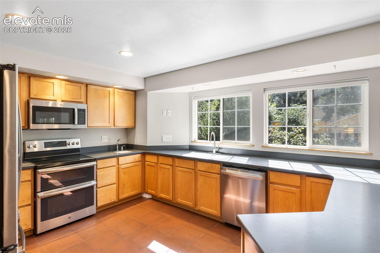 Listing photo 6 for 509 W Cheyenne Road