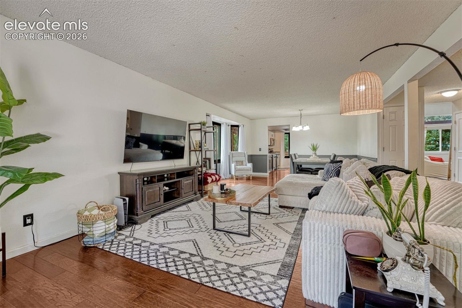 Listing photo 4 for 7510 Hickorywood Drive