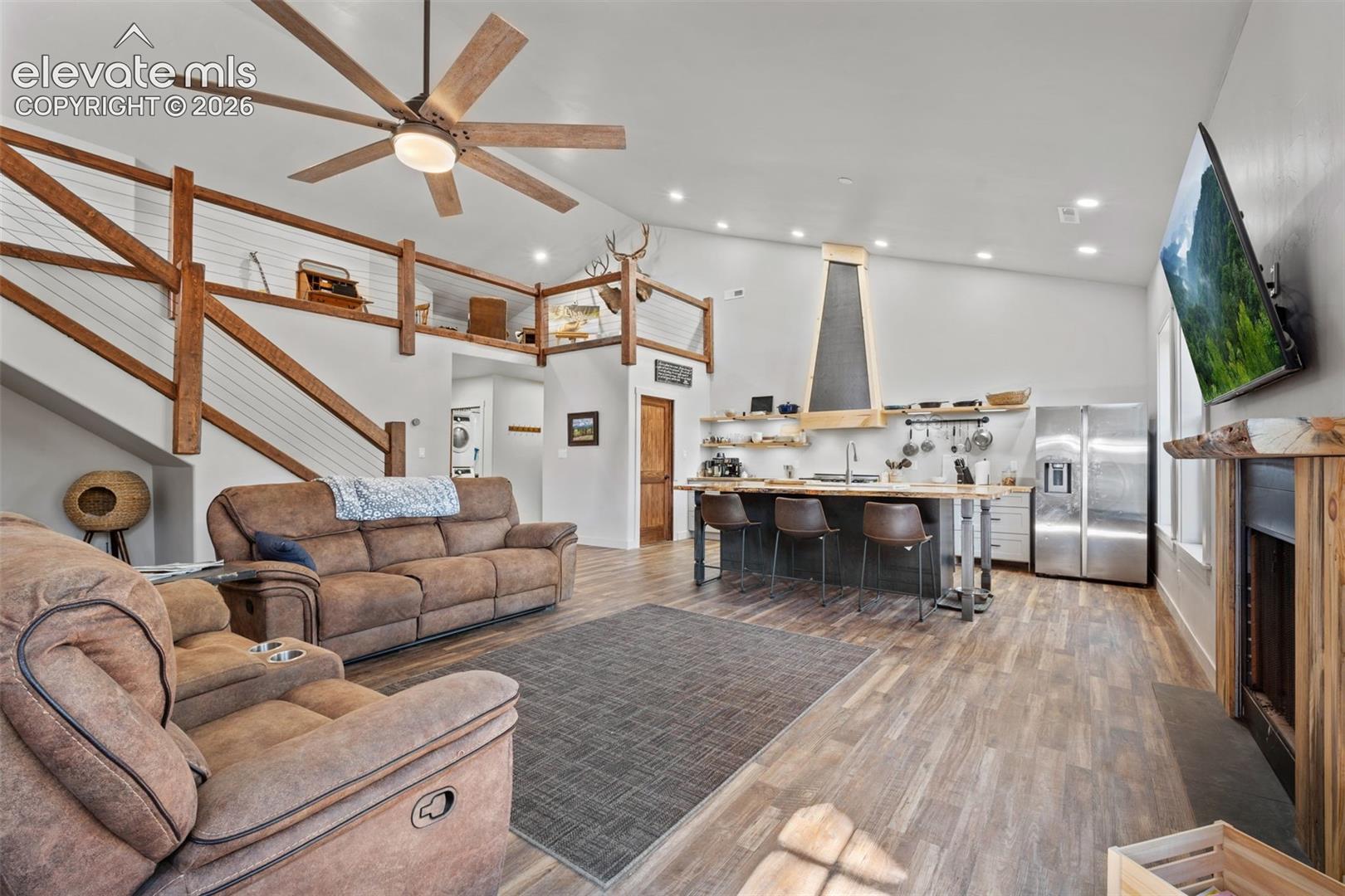 Listing photo 7 for 2270 Pikes Peak Drive