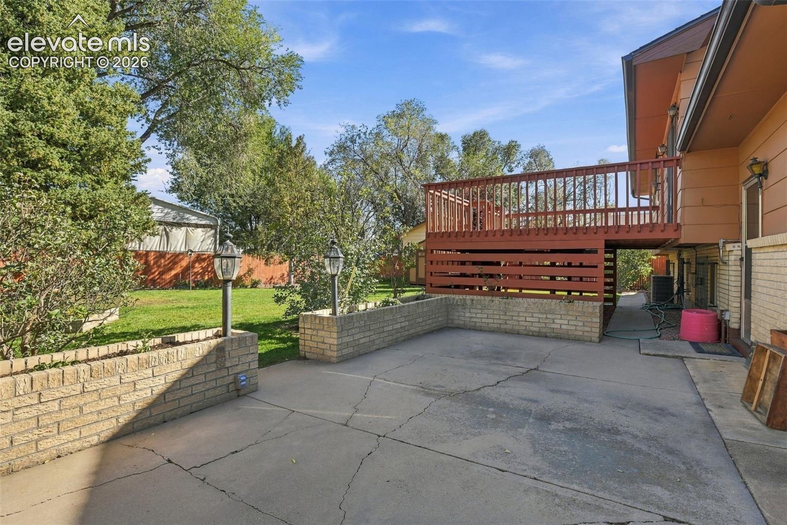 Listing photo 2 for 319 Fairfax Street