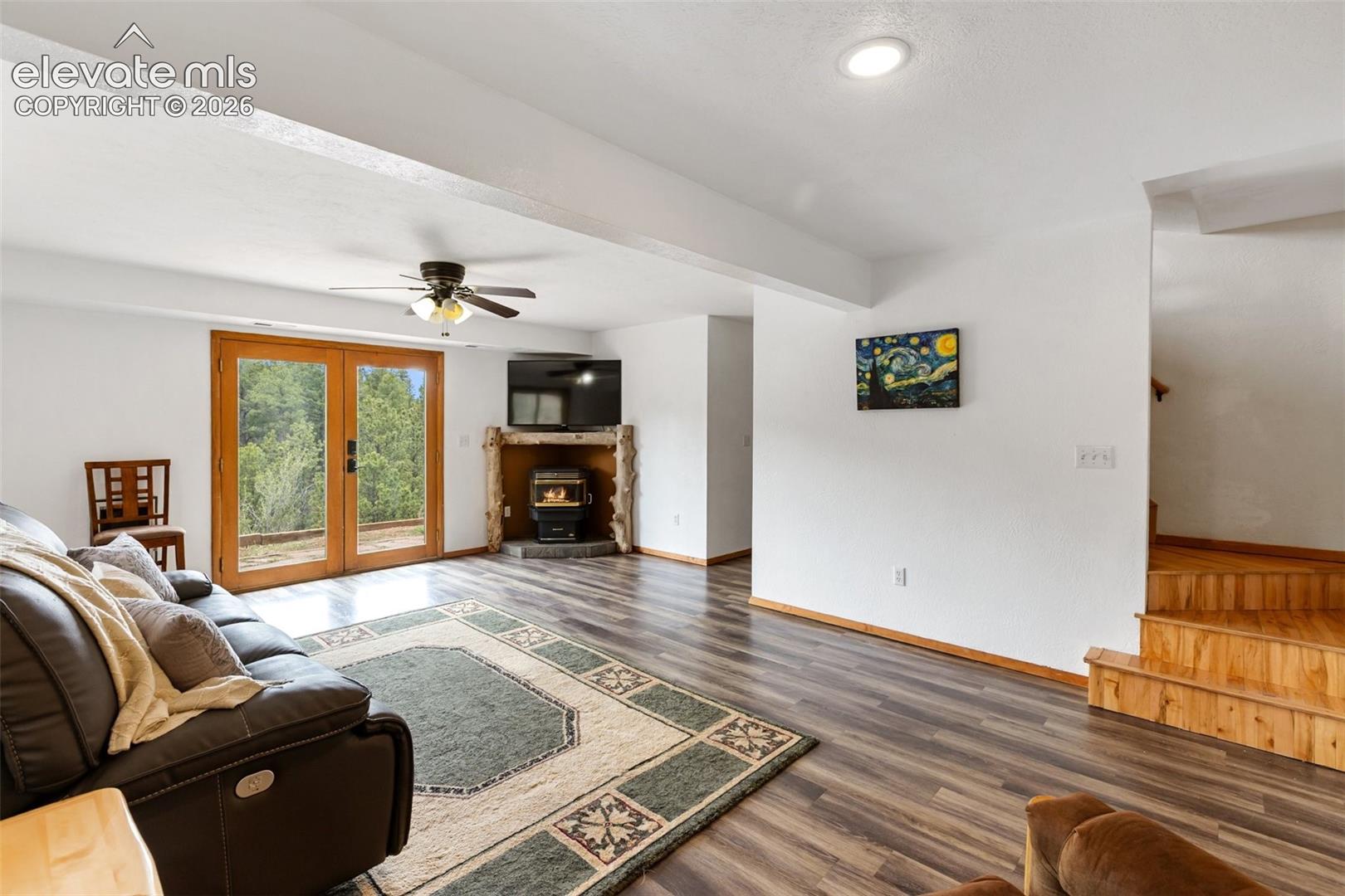 Listing photo 31 for 918 Douglas Fir Drive