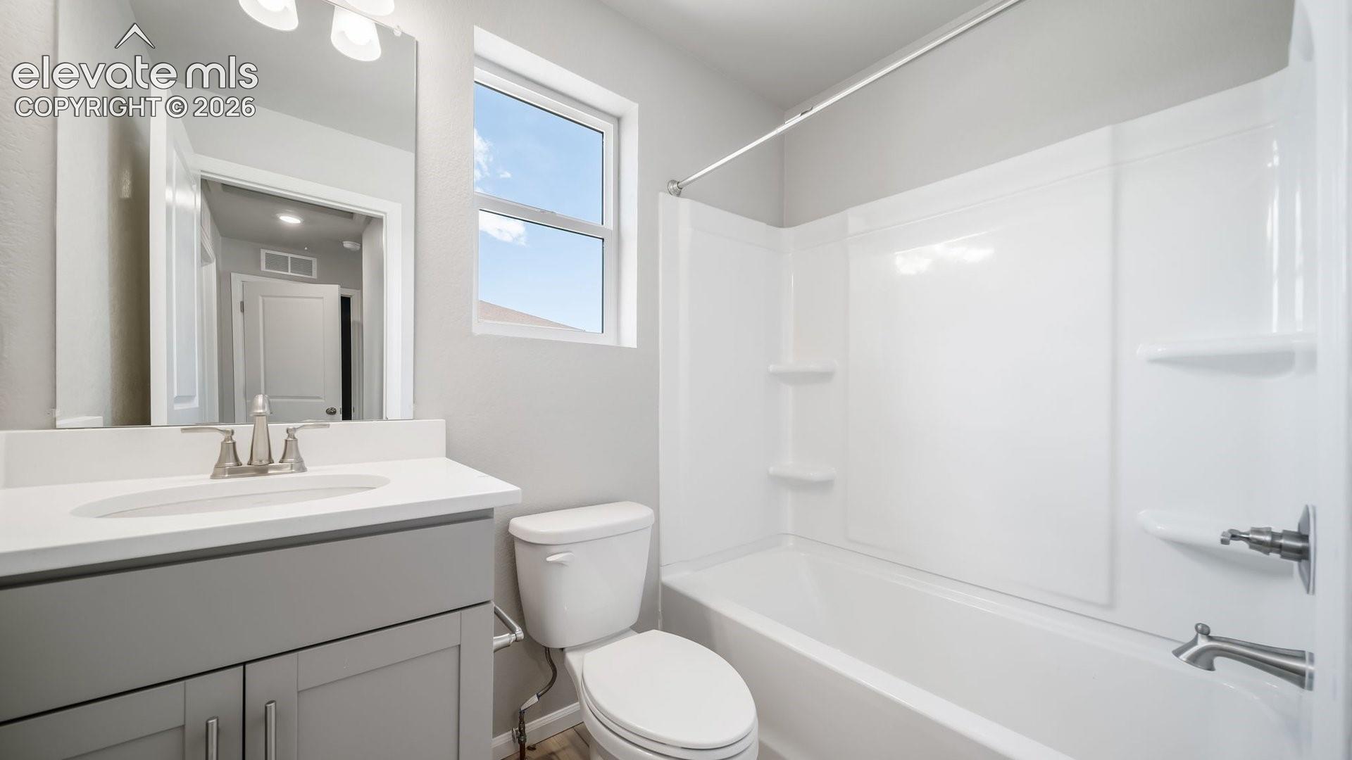 Listing photo 8 for 5660 Bowerman Lane