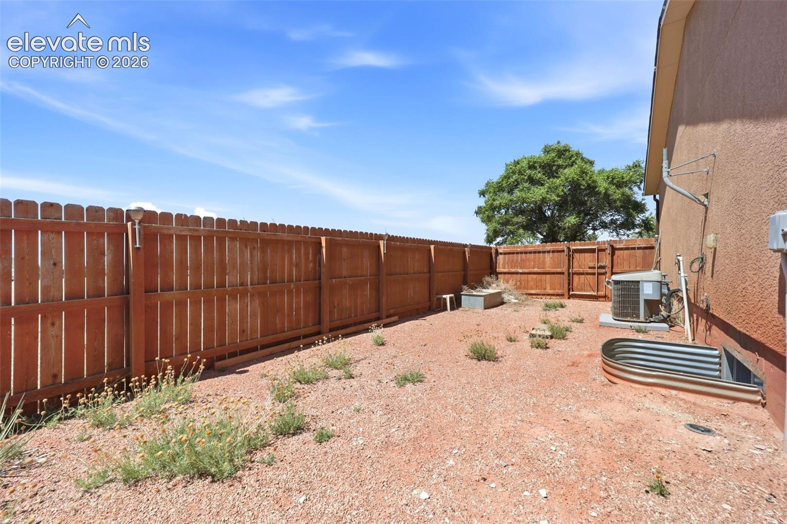 Listing photo 40 for 1286 N Ladonia Drive
