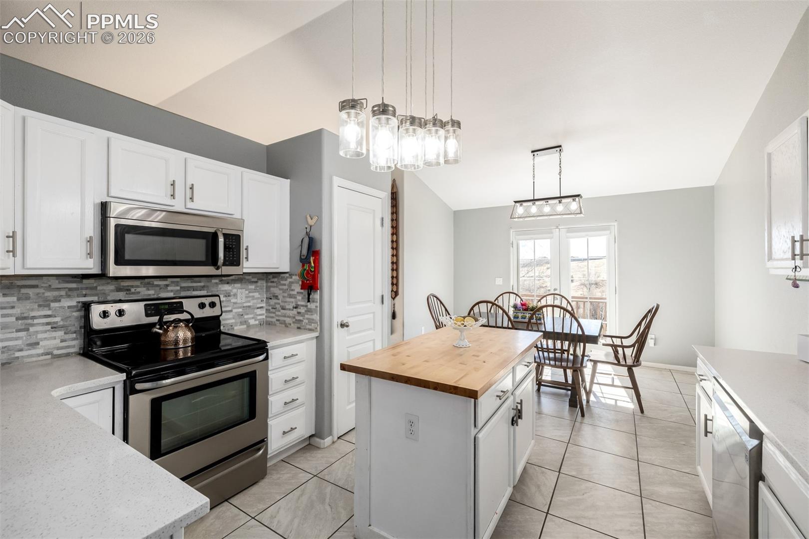 Listing photo 12 for 830 Winebrook Way