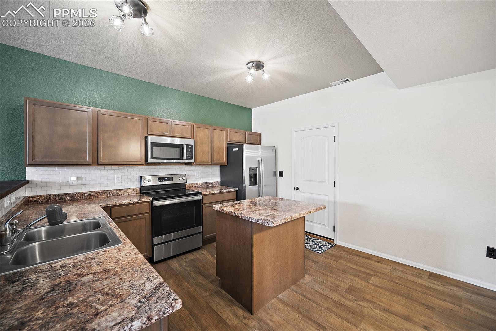 7617 Black Spruce Heights, photo 12