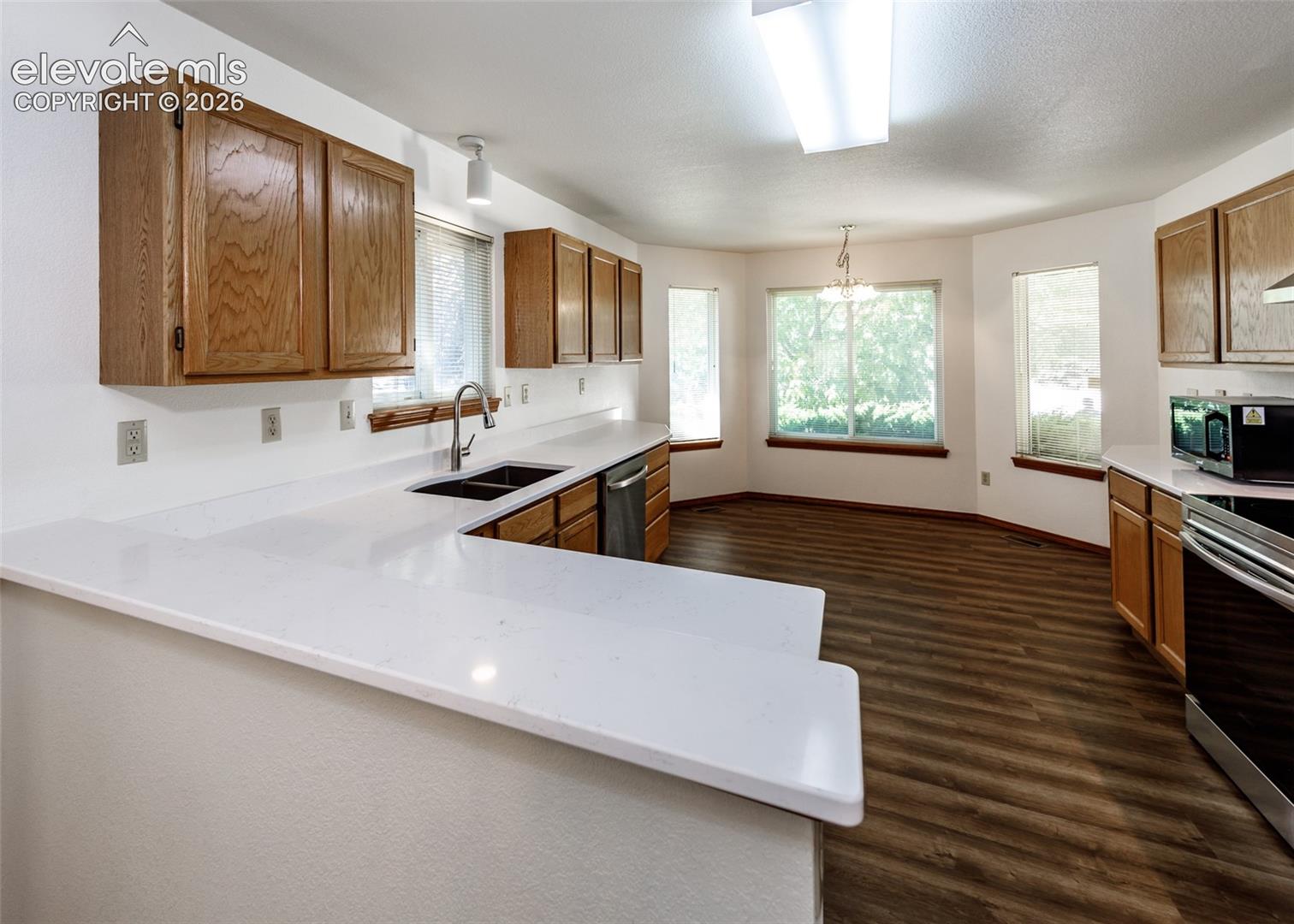 Listing photo 3 for 8161 Scarborough Drive