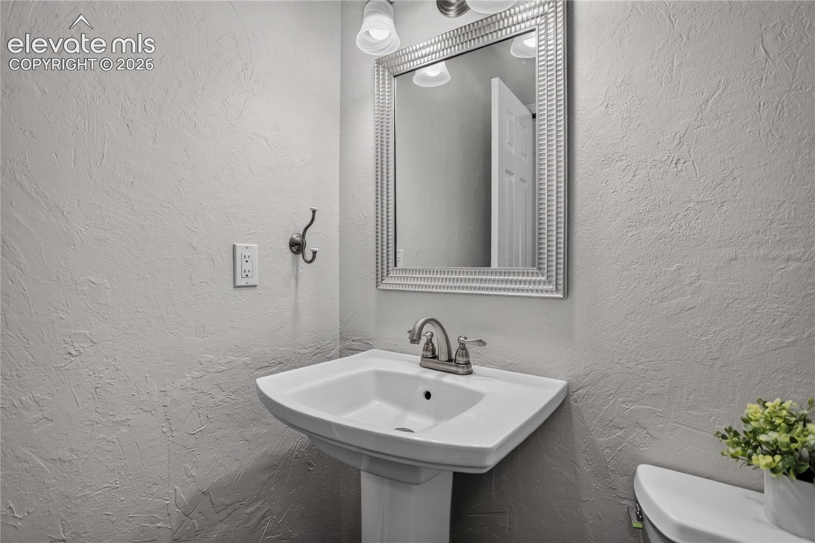 Listing photo 10 for 930 Flying Eagle Place