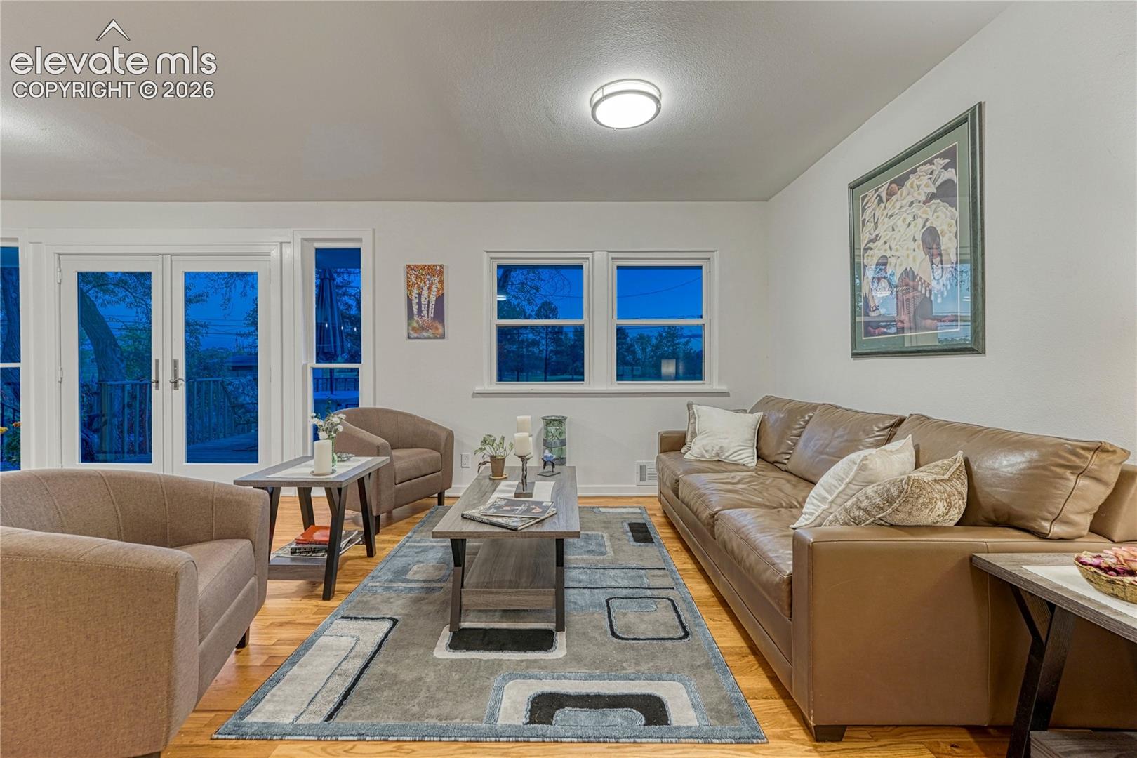 Listing photo 5 for 1221 E Madison Street