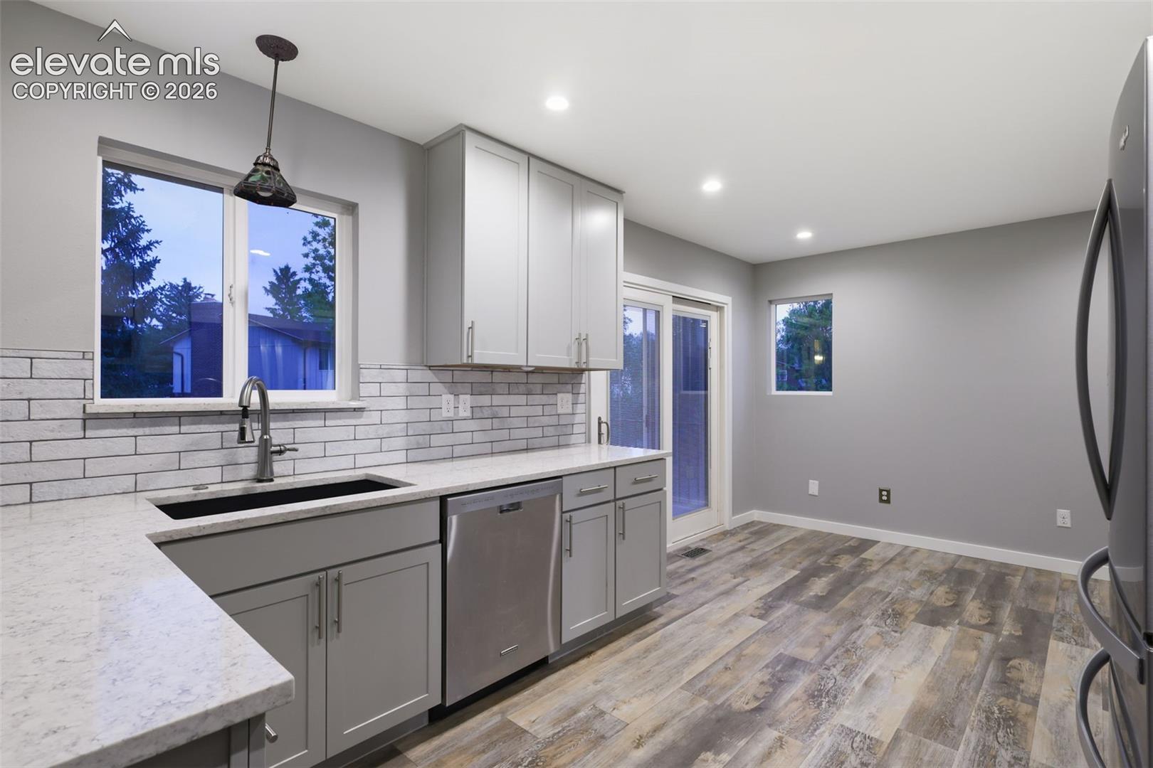 Listing photo 12 for 6973 Roaring Spring Avenue