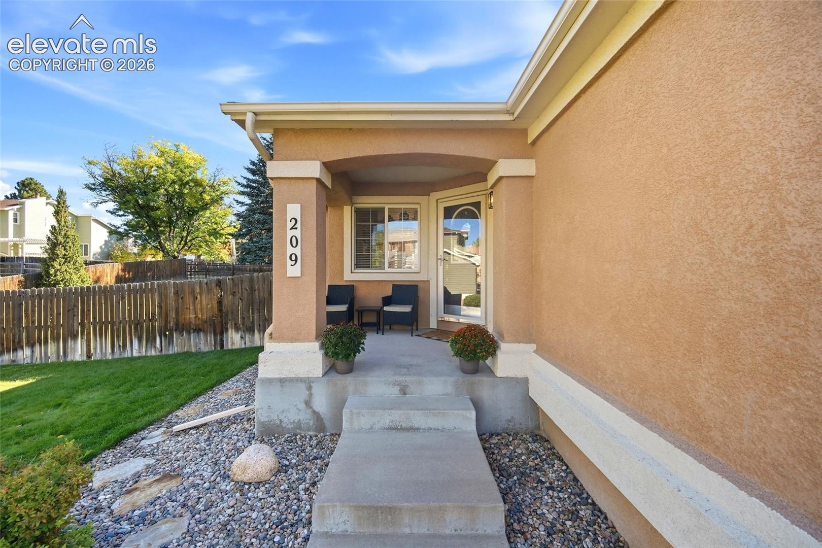 Listing photo 3 for 209 Avocet Loop