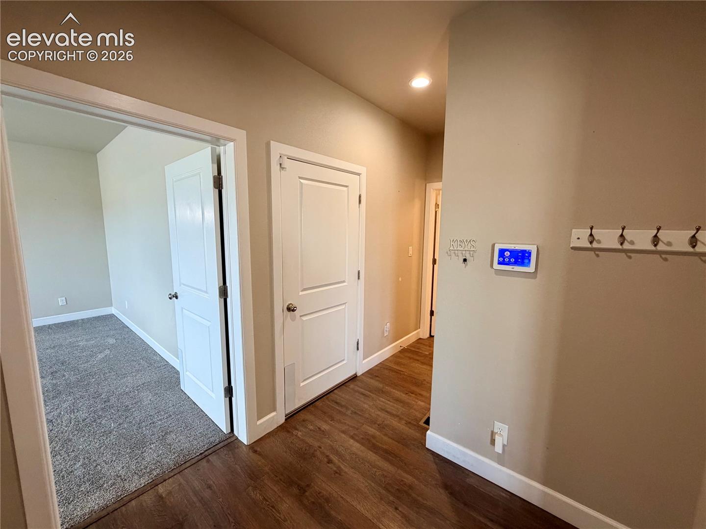Listing photo 18 for 698 W McCulloch Boulevard