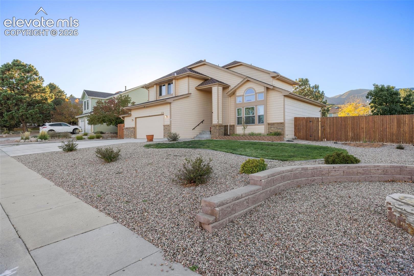 Listing photo 4 for 6120 Moorfield Avenue