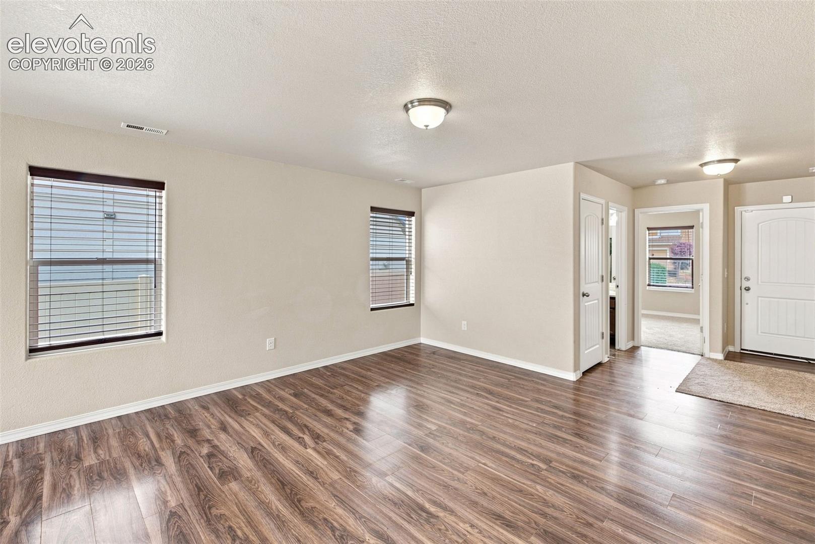Listing photo 15 for 10864 Traders Parkway