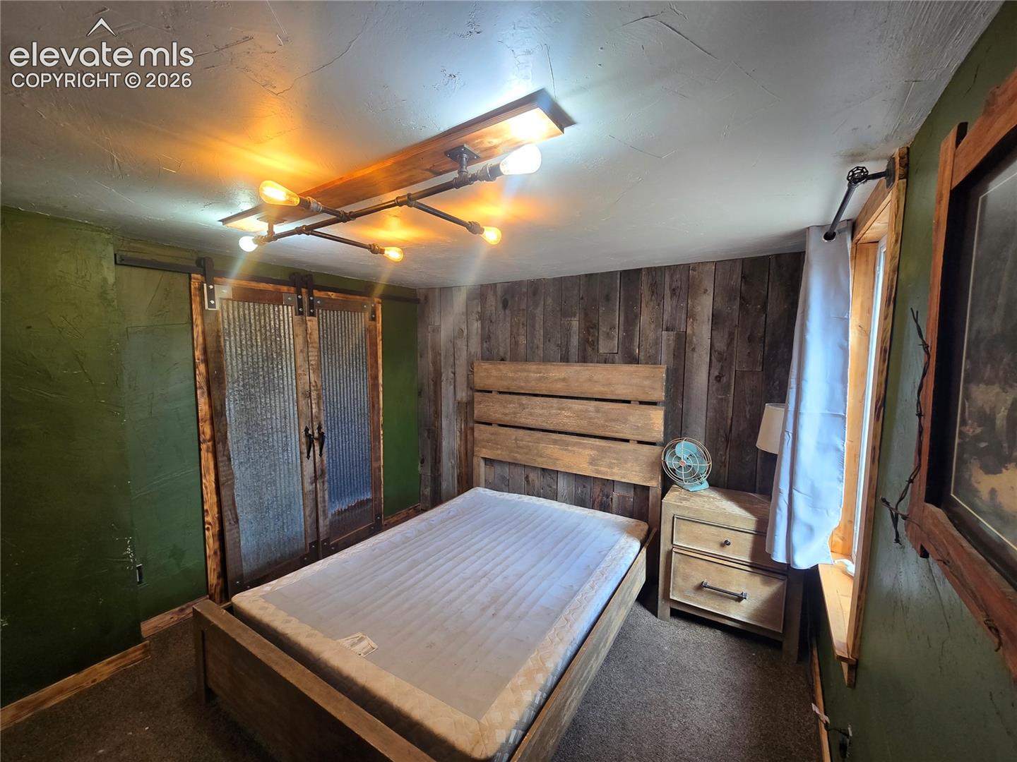 Listing photo 10 for 207 W Eaton Avenue