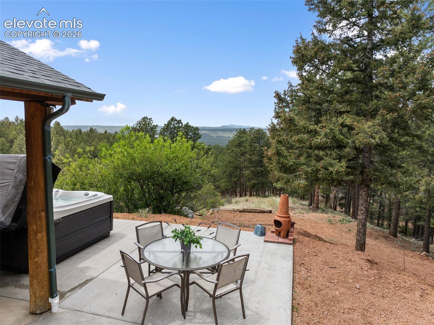 Listing photo 6 for 918 Douglas Fir Drive