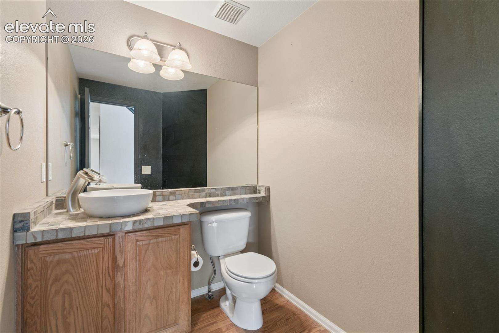 Listing photo 24 for 9197 Oakmont Road