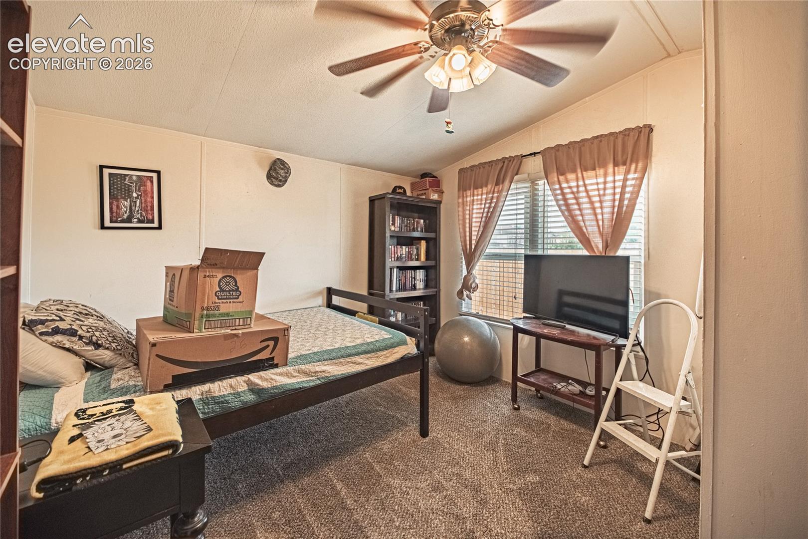 Listing photo 13 for 23735 Fleet Street