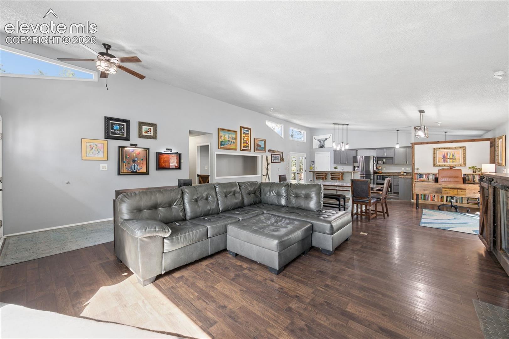 Listing photo 5 for 14015 Timber Grove Lane