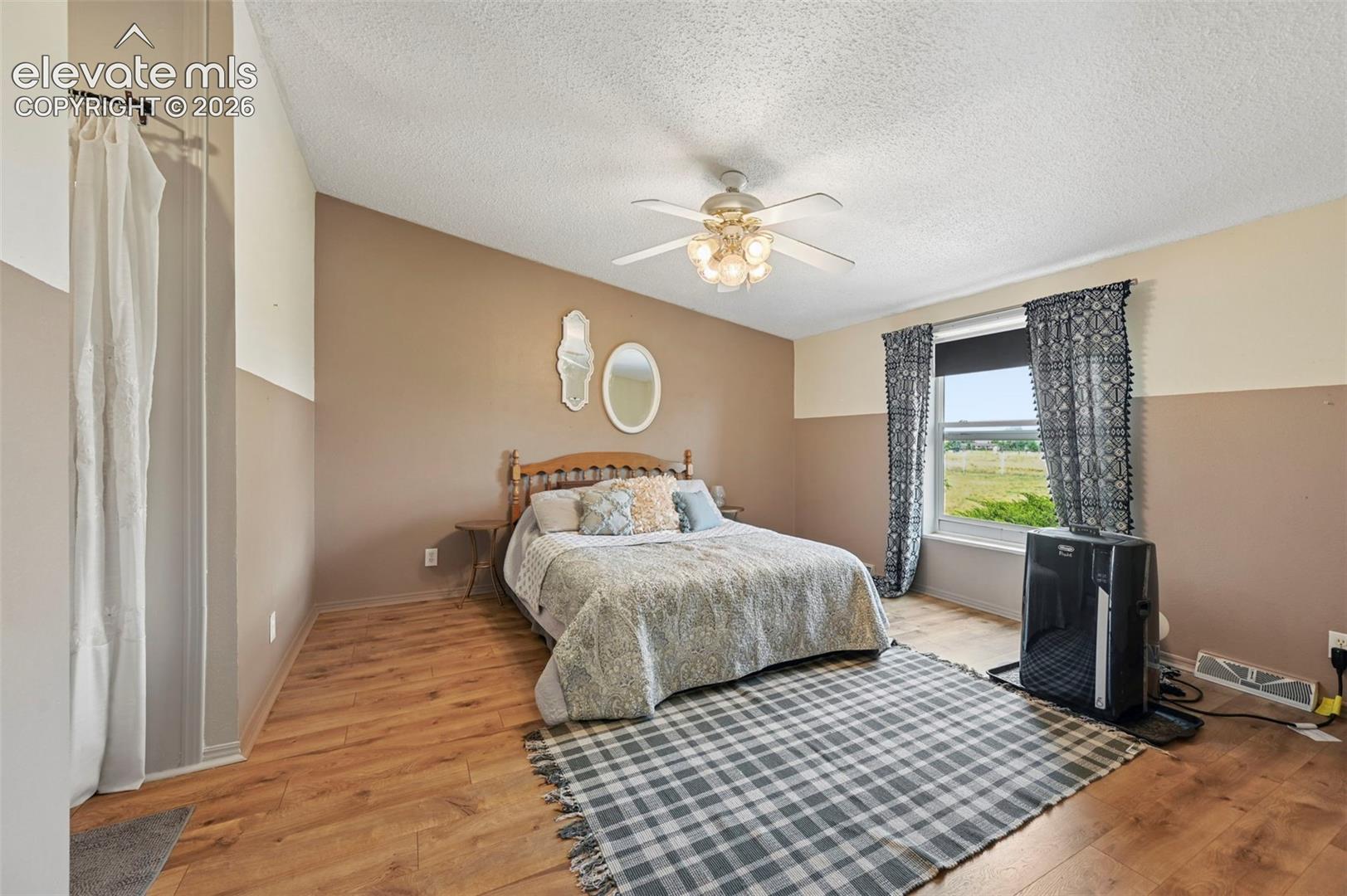 Listing photo 5 for 1350 Antelope Drive