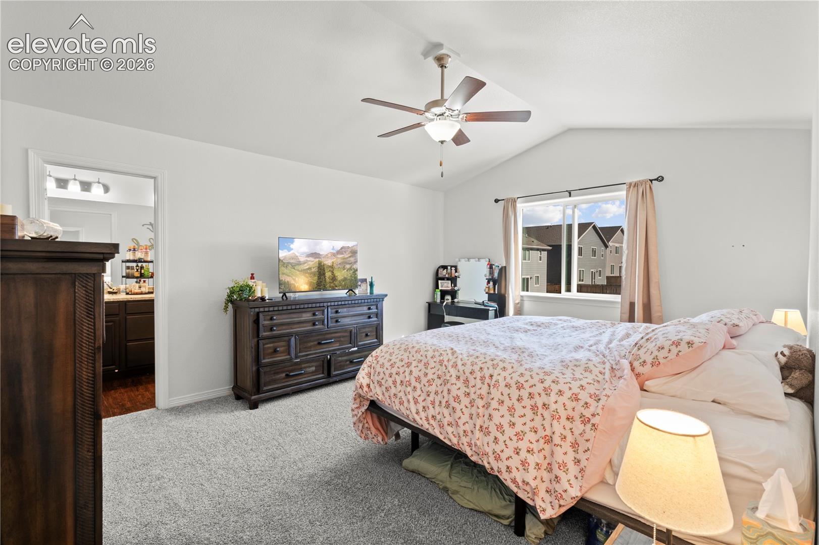Listing photo 16 for 924 Bidwell Drive
