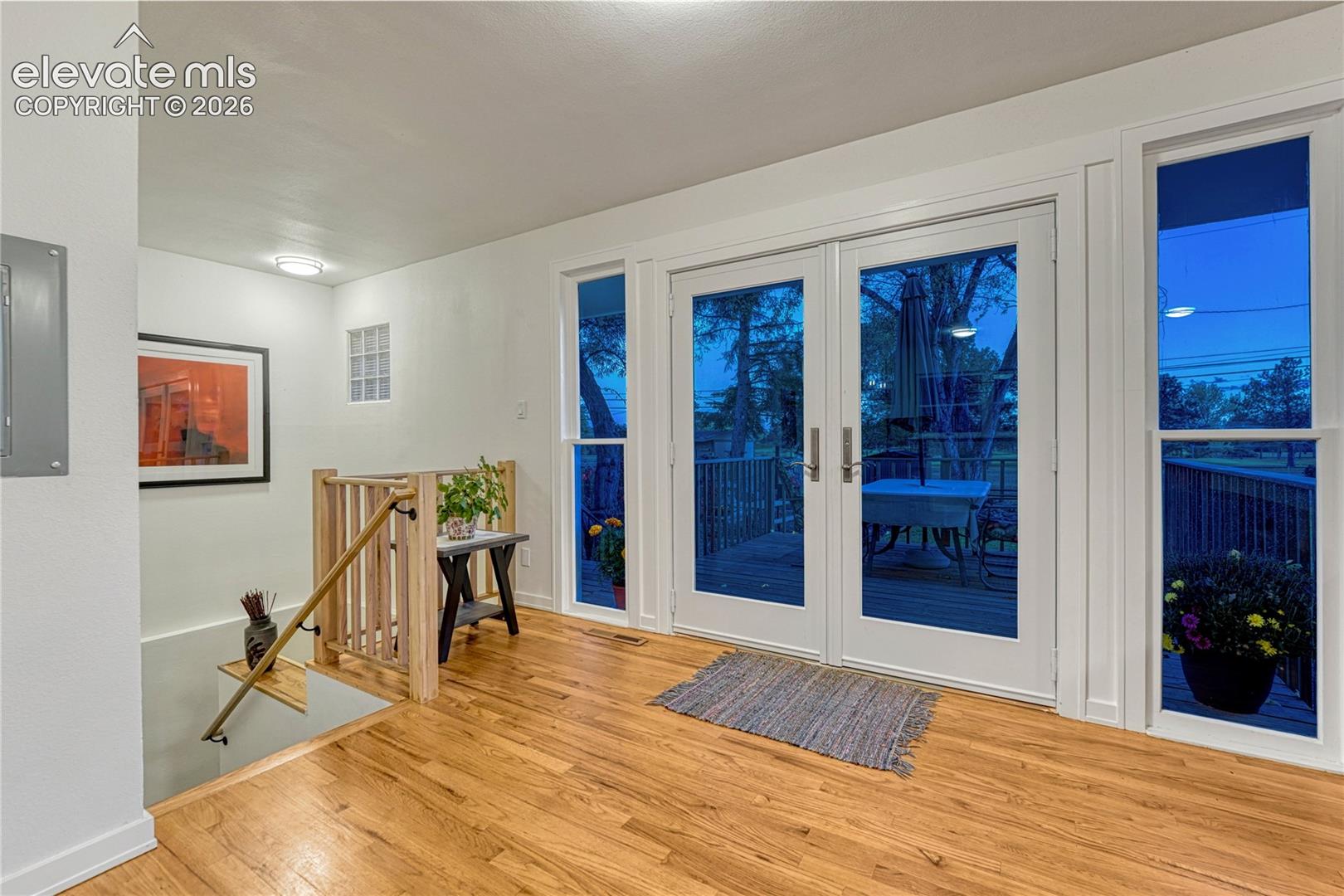 Listing photo 7 for 1221 E Madison Street