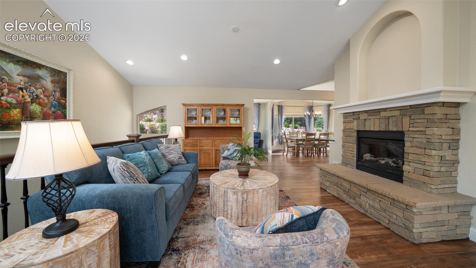 Listing photo 6 for 40 Wuthering Heights Drive