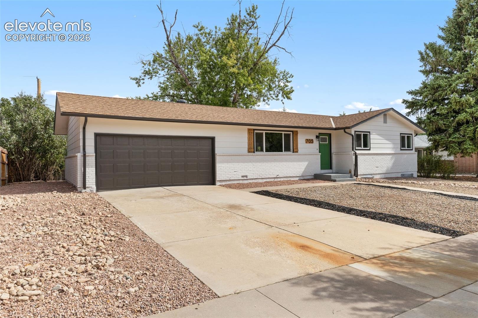 Listing photo 3 for 705 Pioneer Lane