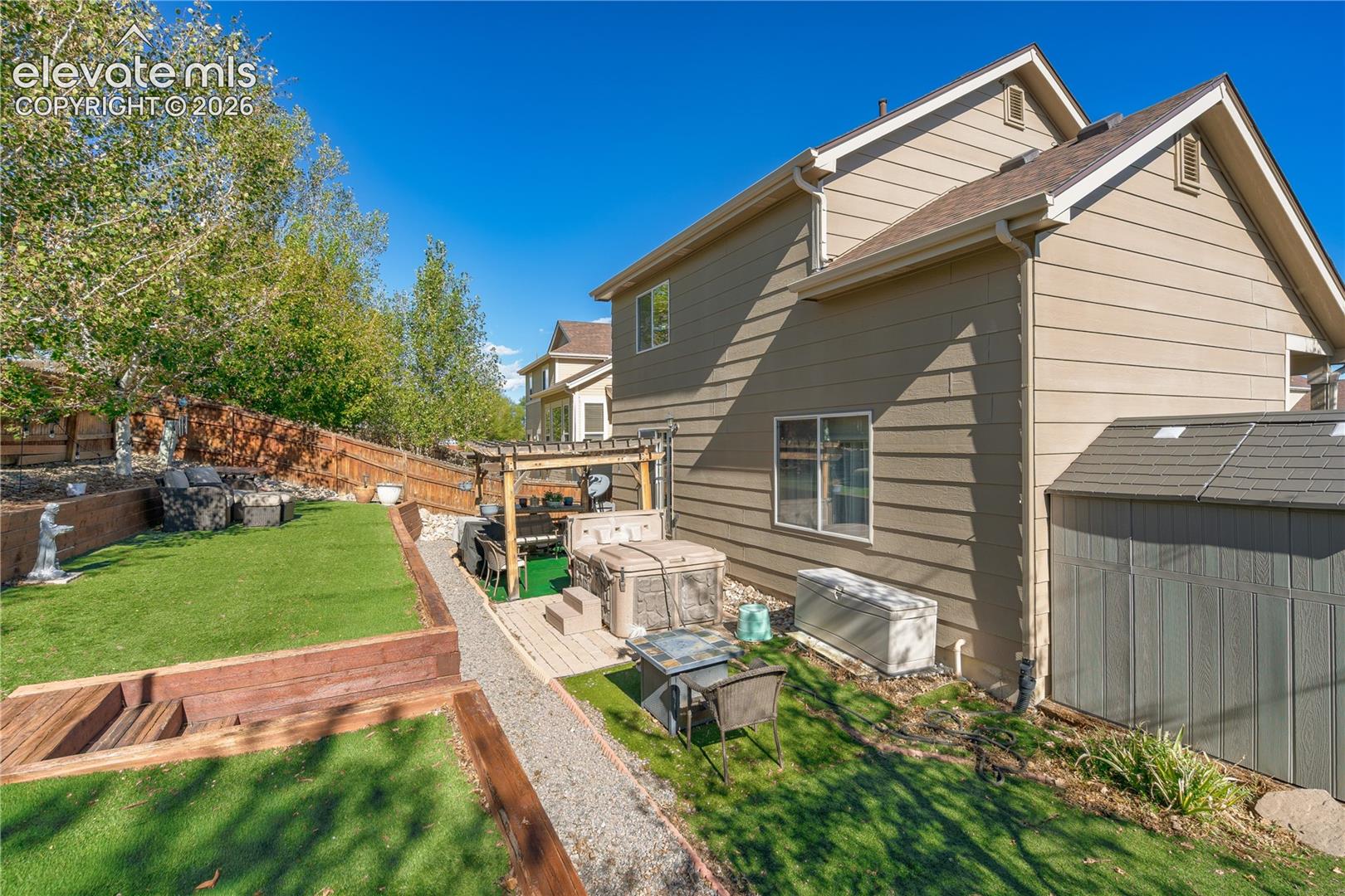 Listing photo 16 for 8234 Meadowcrest Drive