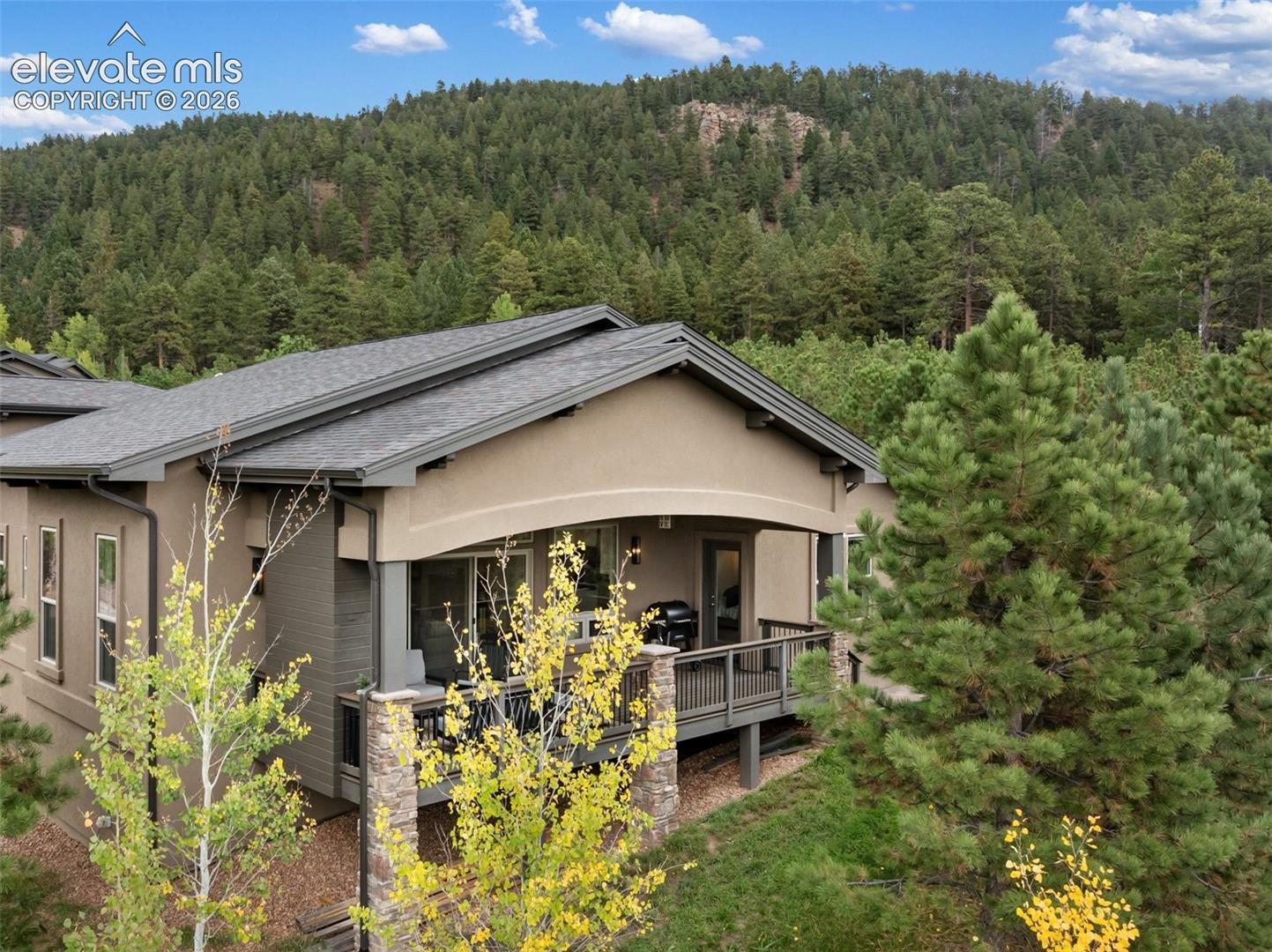 Listing photo 2 for 1110 Highlands Court
