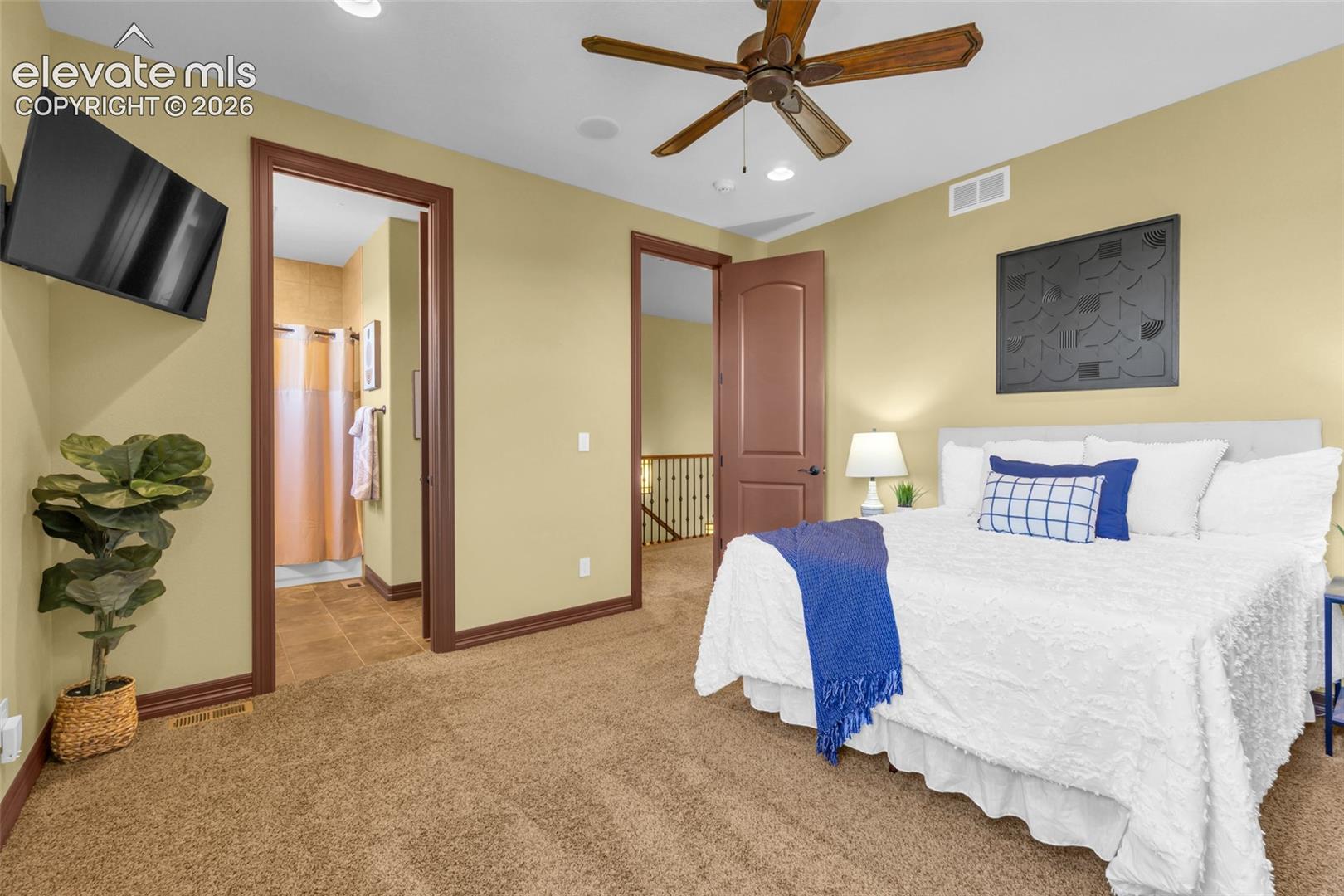 Listing photo 40 for 5671 Campina Way