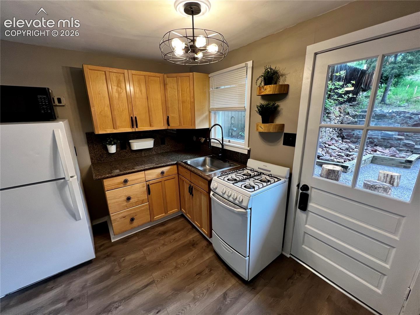 Listing photo 25 for 602 RUXTON Avenue