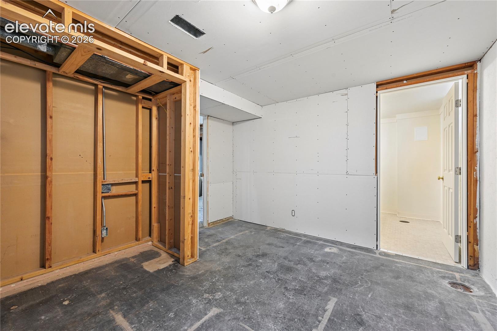 Listing photo 41 for 801 Westacres Avenue