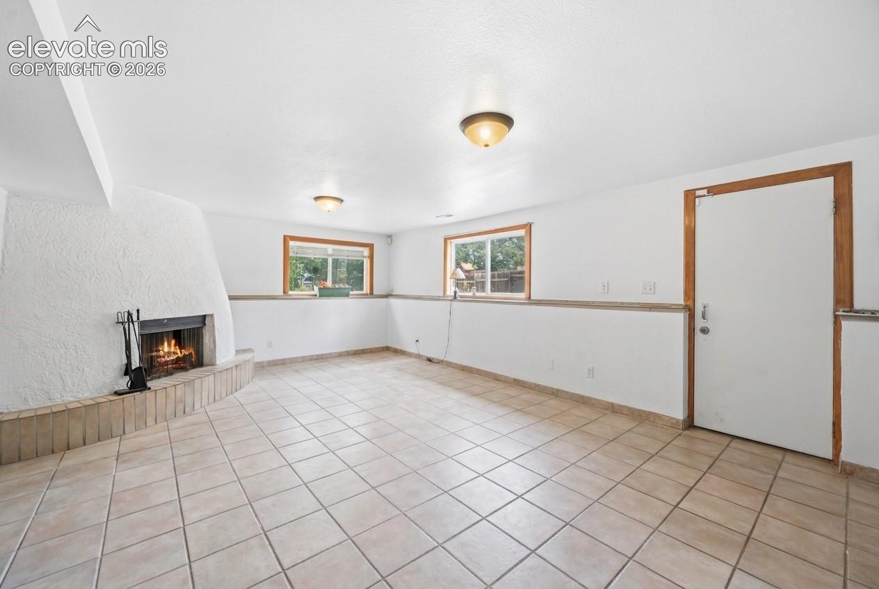 Listing photo 12 for 7409 Colonial Drive