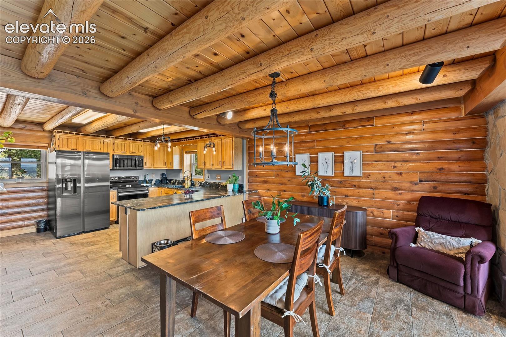 Listing photo 5 for 102 Douglas Fir Lane