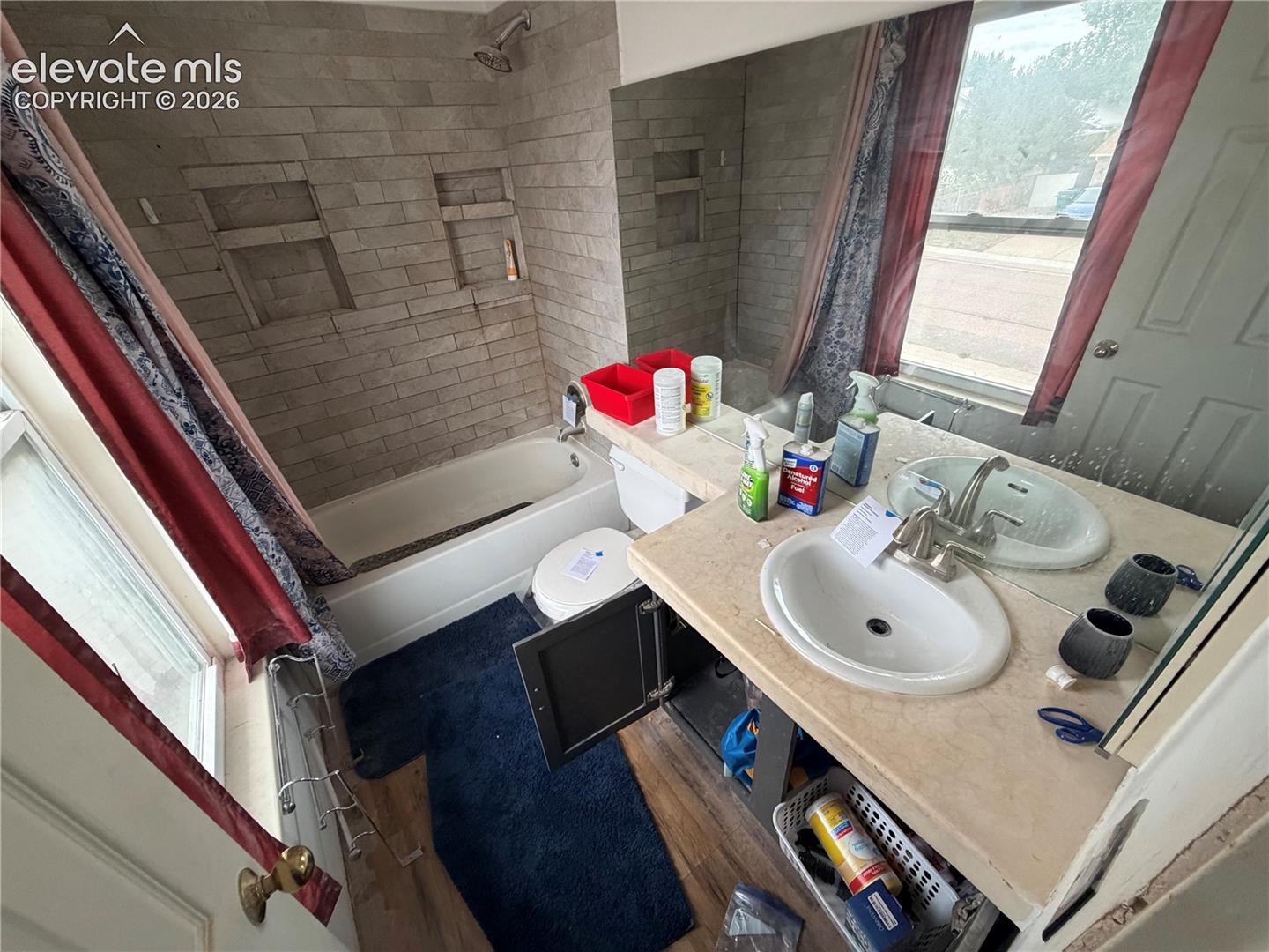 Listing photo 10 for 915 Crandall Drive