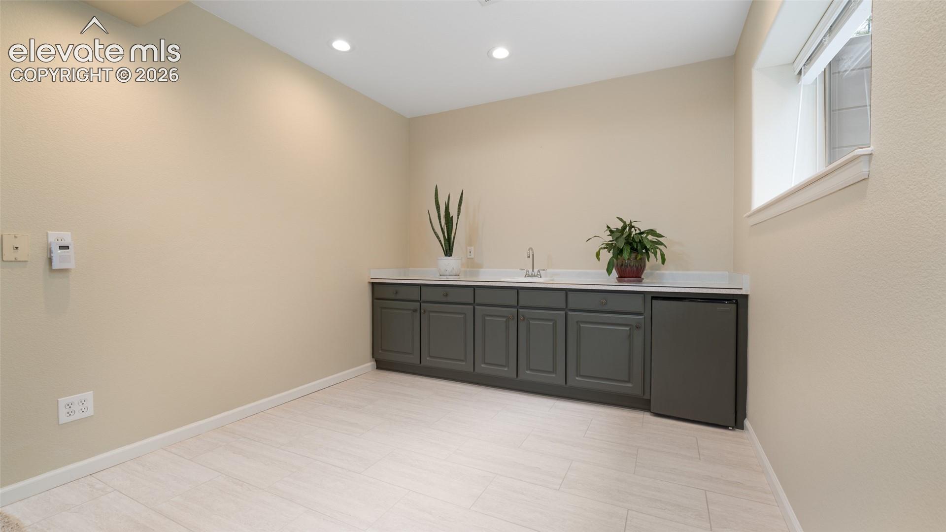 Listing photo 24 for 40 Wuthering Heights Drive
